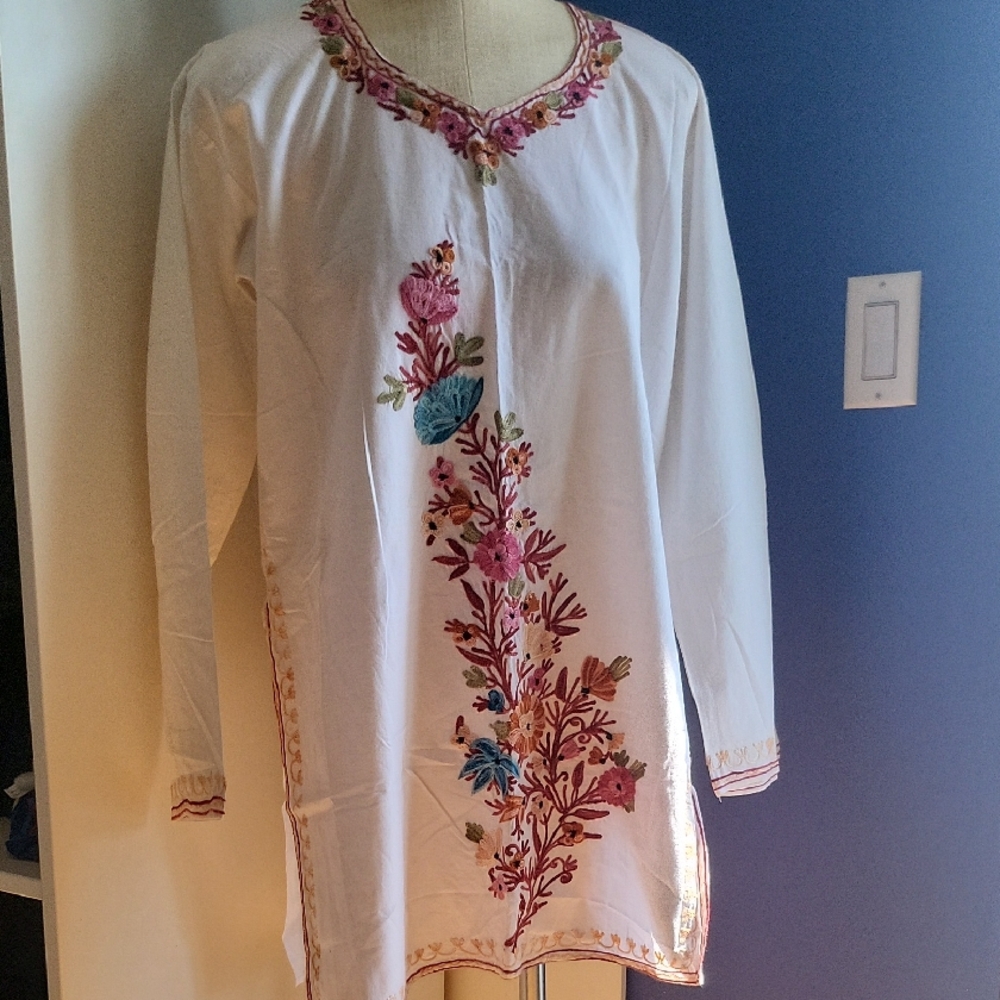 White Kurta with Floral Embroidery